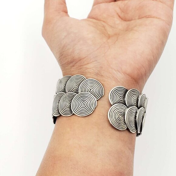 Bangle Single from Dubai 082825 - Picture 7 of 8